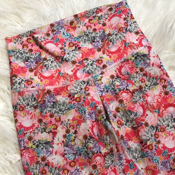 lululemon athletica Pants - Lululemon Floral Wunder Under Crops